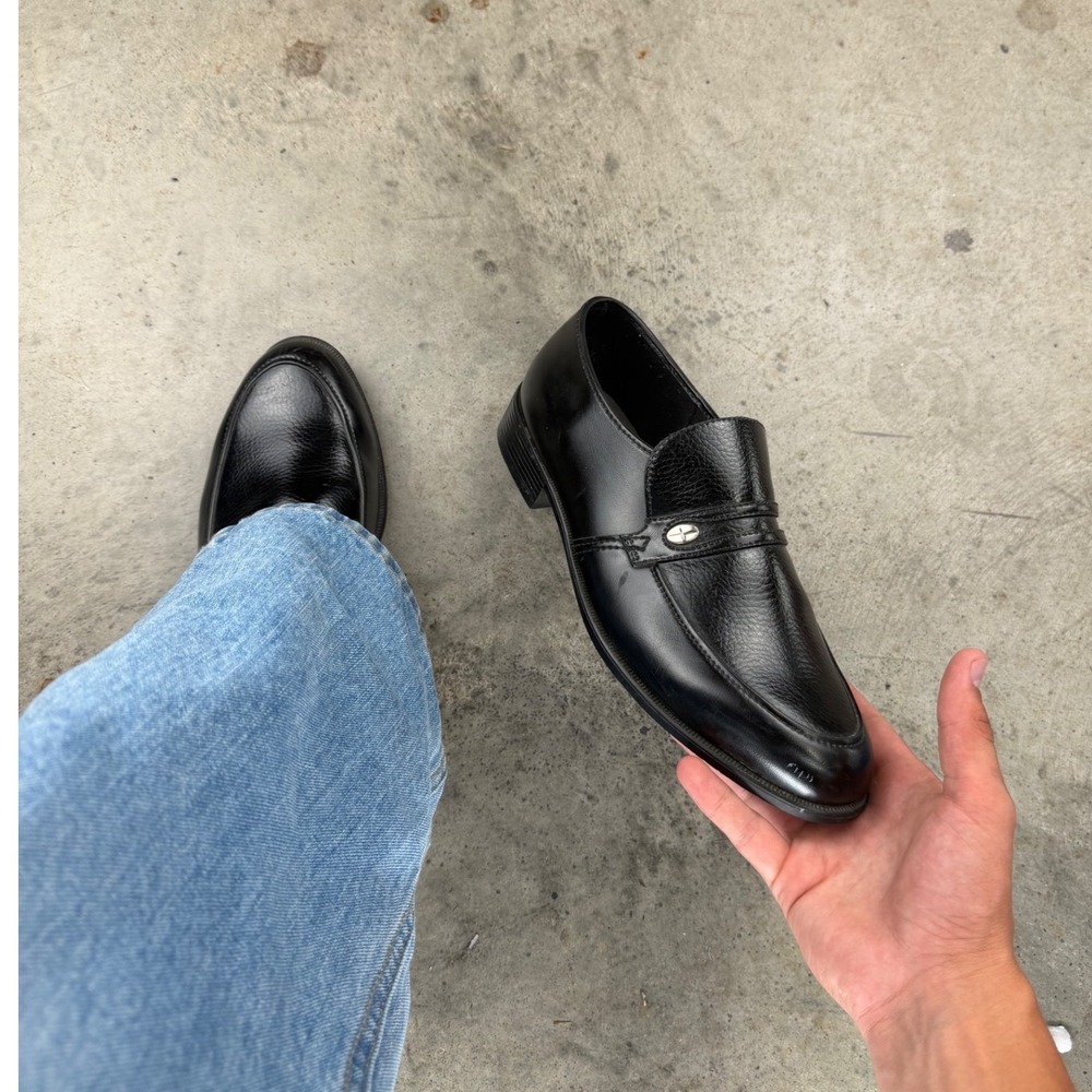 Vintage Florsheim Black Leather Loafers Mens 9.5 D USA Made Dress Shoes Hardware